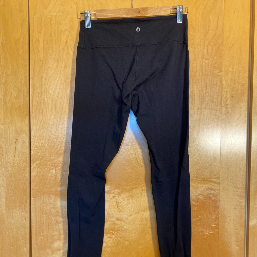Black Lululemon Size 6 leggings low rise. Full length. 28” inseam